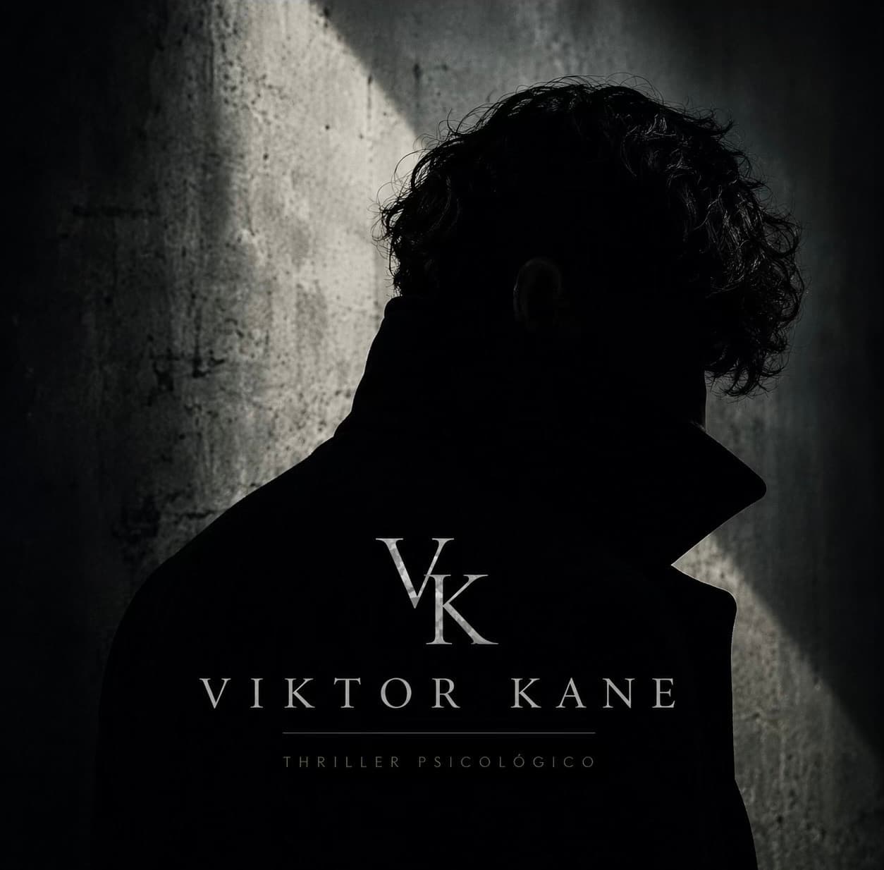 Silueta de Viktor Kane ante un muro de hormigón